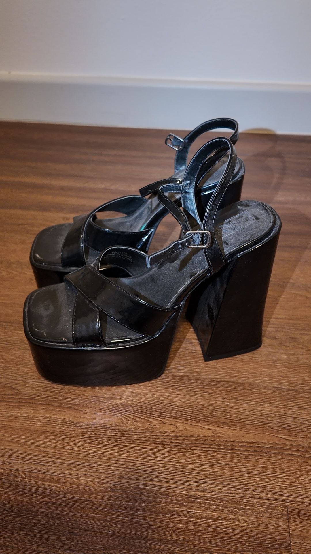 Forever 21 Black Patent Faux Leather Chunky Platform Sandals - Size 7.5 2