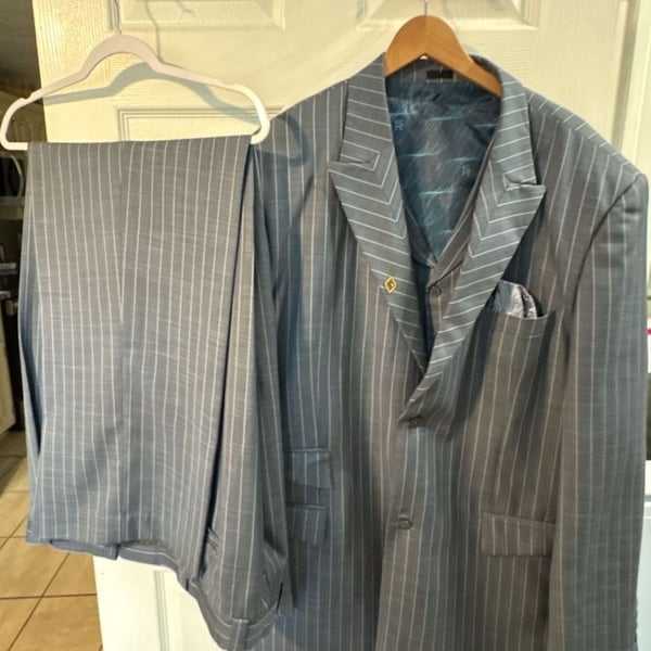 Stacy Adams Men's Grey Pinstripe 3-Piece Suit with Contrast Lapel