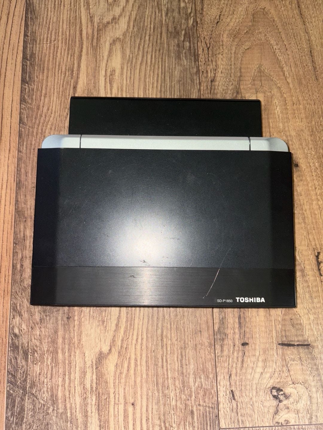 Toshiba SD-P1850SN 8-inch Widescreen Portable DVD Player 1