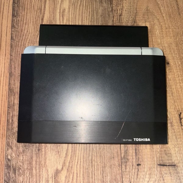 Toshiba SD-P1850SN 8-inch Widescreen Portable DVD Player