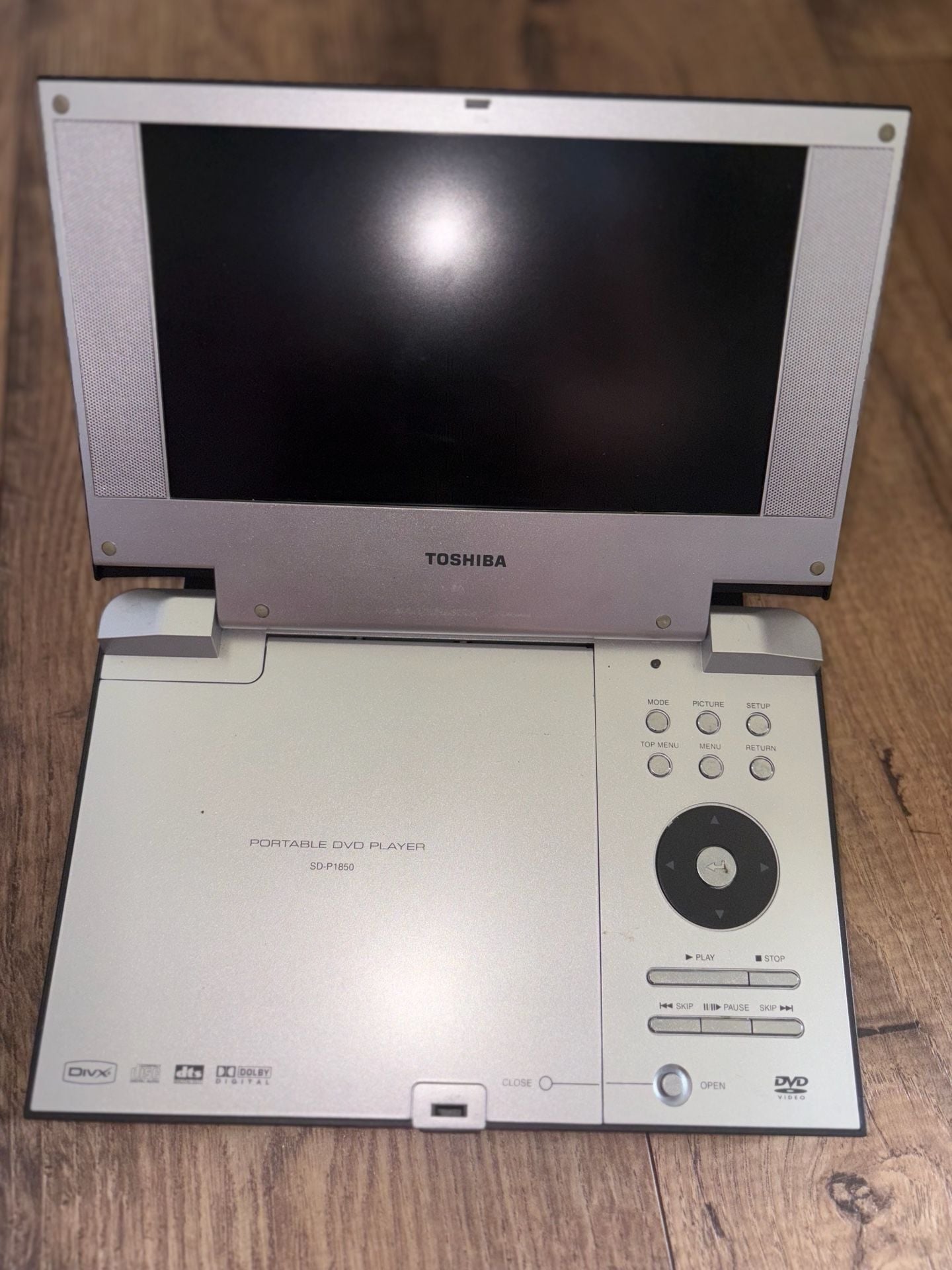 Toshiba SD-P1850SN 8-inch Widescreen Portable DVD Player 3