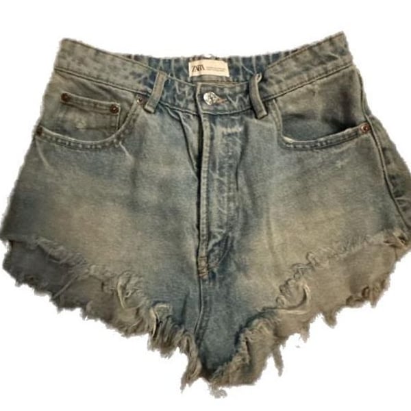 Zara Women's Light Wash Denim Cut-Off Shorts with Frayed Hem
