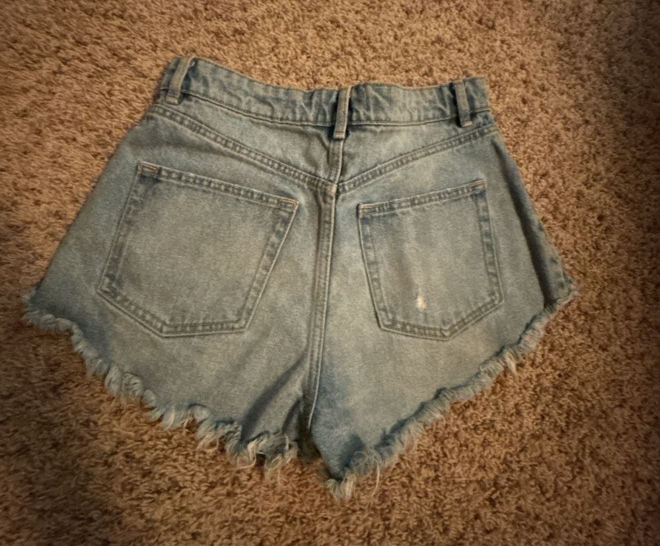 Zara Women's Light Wash Denim Cut-Off Shorts with Frayed Hem 4