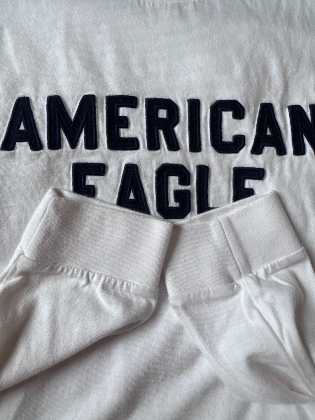 American Eagle Men's Super Soft Long-Sleeve Standard Fit Graphic T-Shirt 9