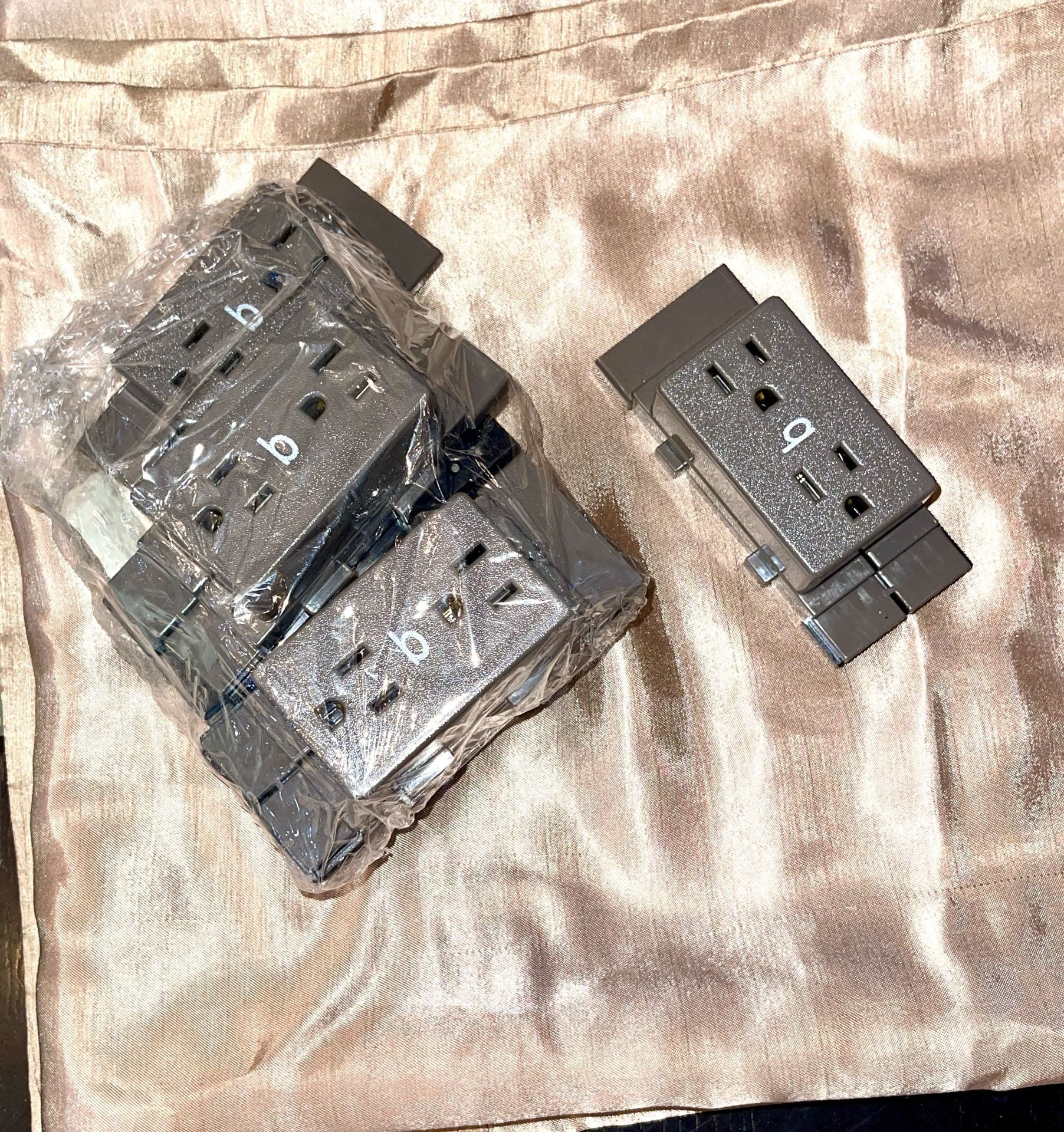 Lot of 6 Herman Miller Action Office System A1311.BMT Duplex Receptacle Outlets 1