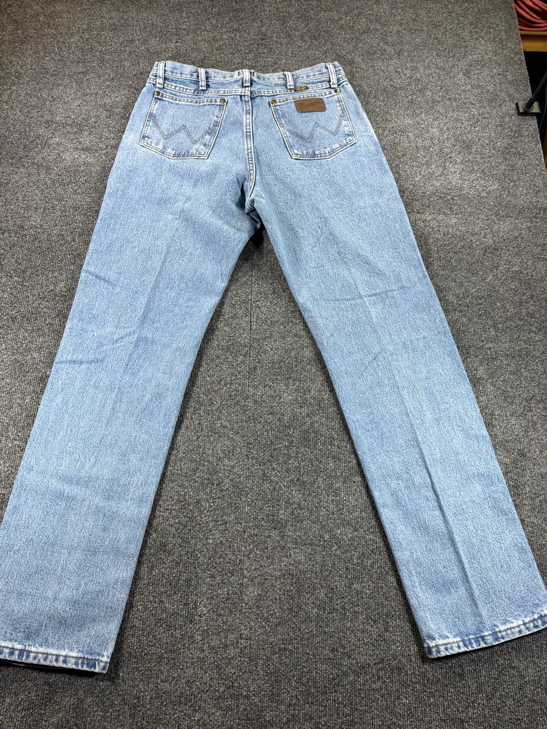Wrangler 47MWZ Regular Fit Medium Wash Denim Jeans 34/32  10