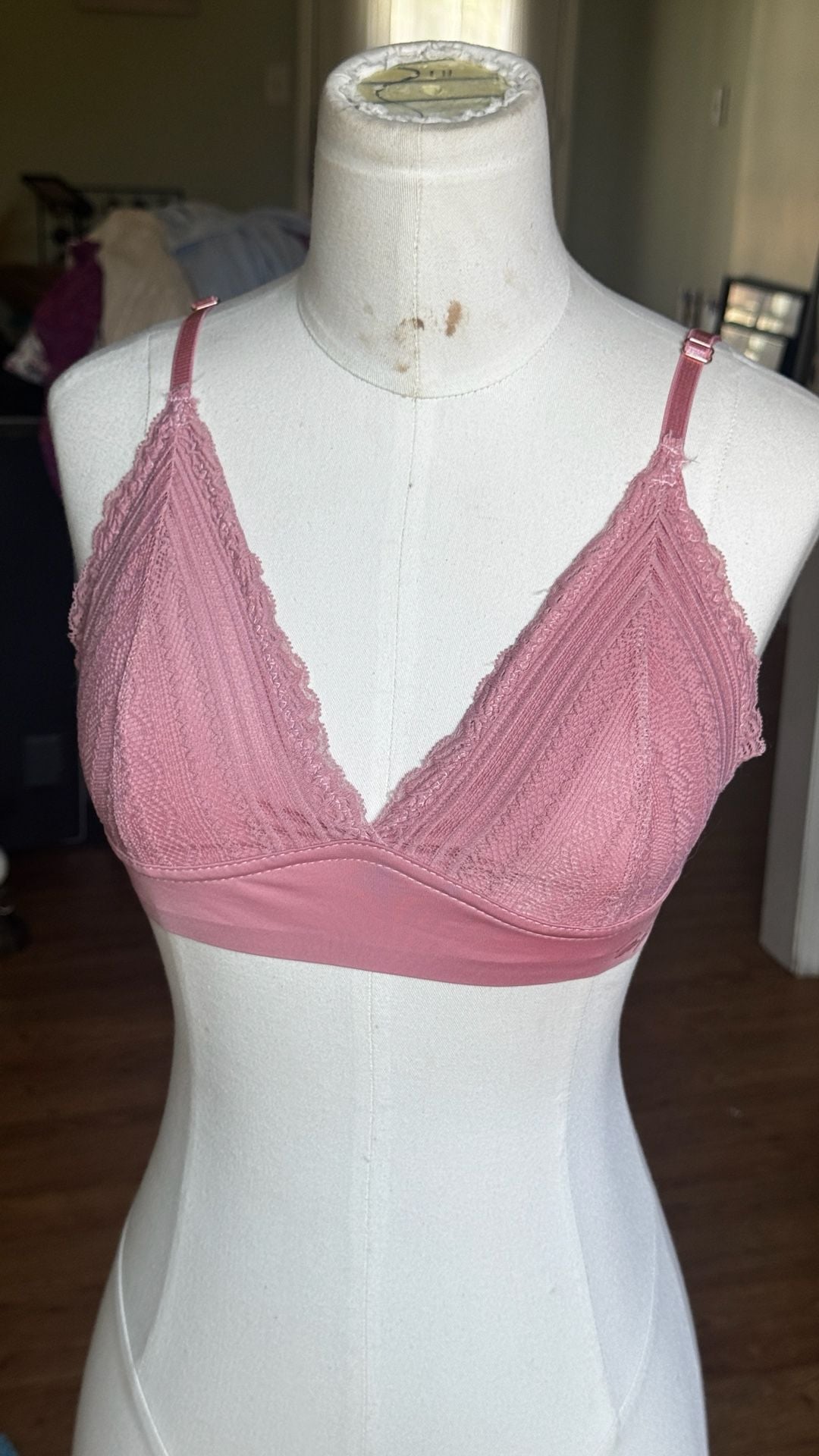 Pink Blush Lace Bralette V-Neck Triangle Bra with Removable Pads Size Medium 1