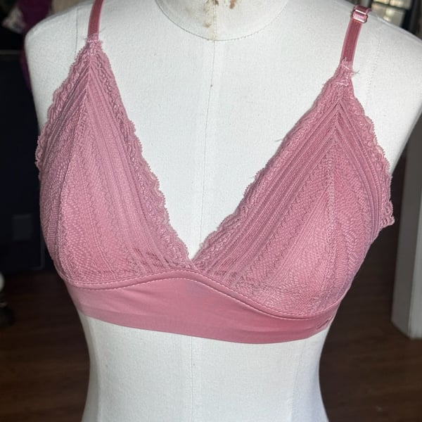Pink Blush Lace Bralette V-Neck Triangle Bra with Removable Pads Size Medium