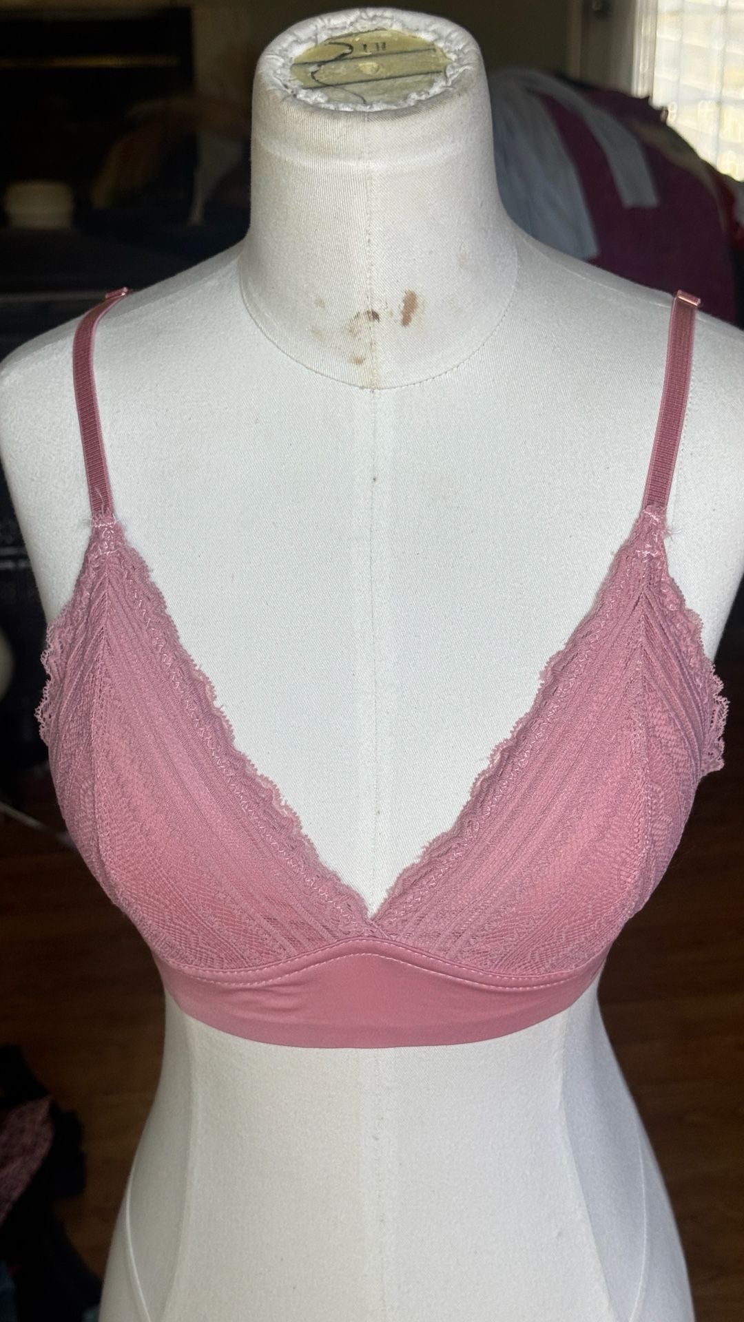 Pink Blush Lace Bralette V-Neck Triangle Bra with Removable Pads Size Medium 2
