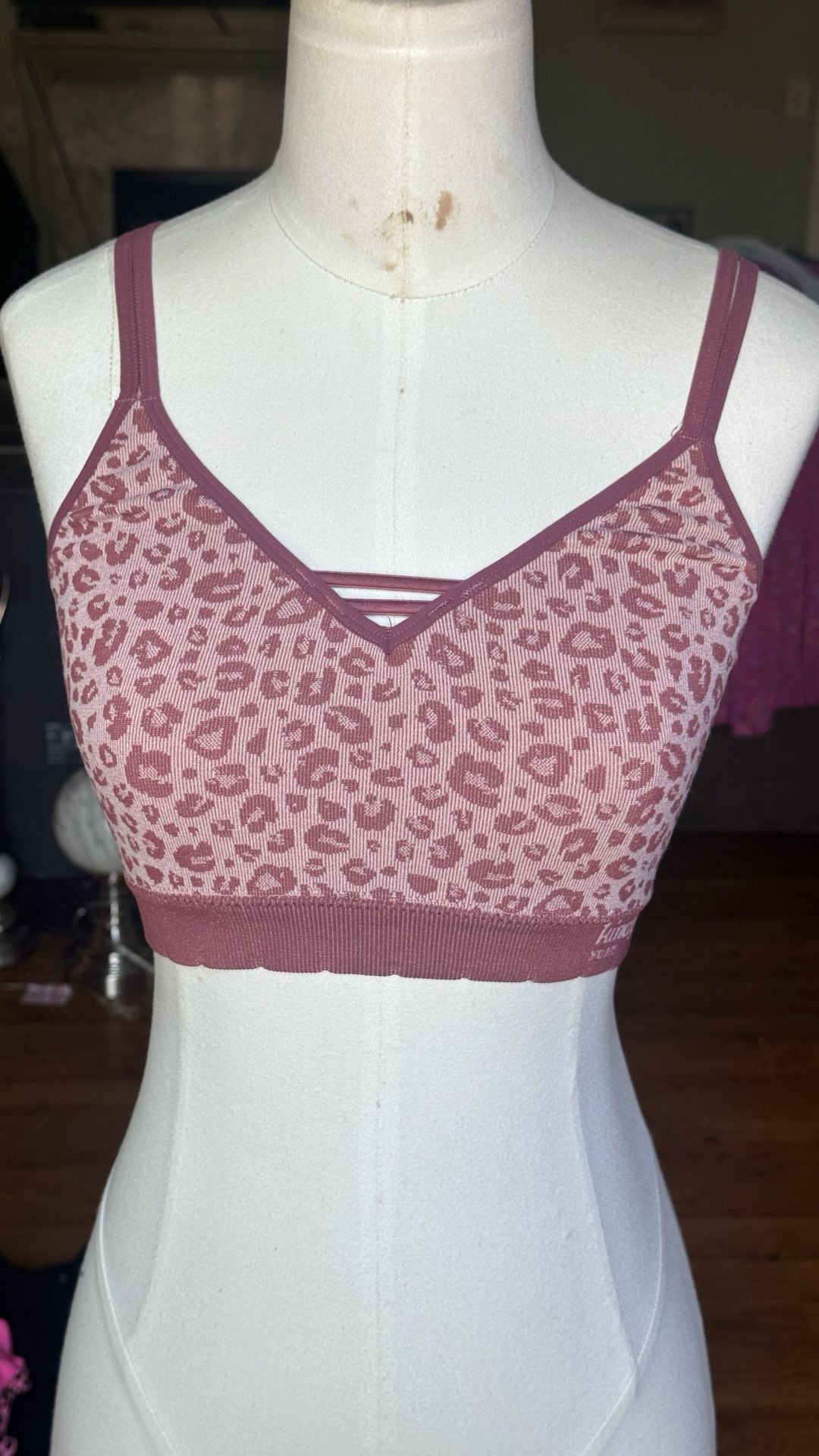 Kindly Yours Seamless V-Neck Leopard Print Bralette - Size Large 1