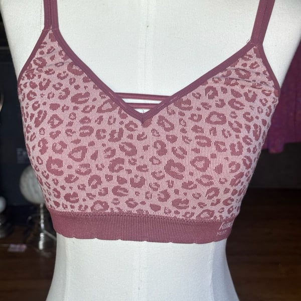 Kindly Yours Seamless V-Neck Leopard Print Bralette - Size Large