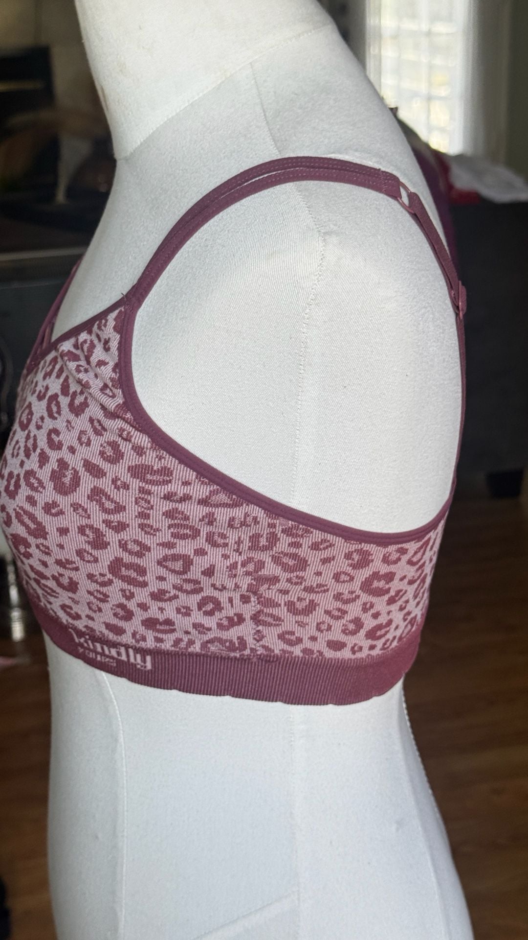 Kindly Yours Seamless V-Neck Leopard Print Bralette - Size Large 2