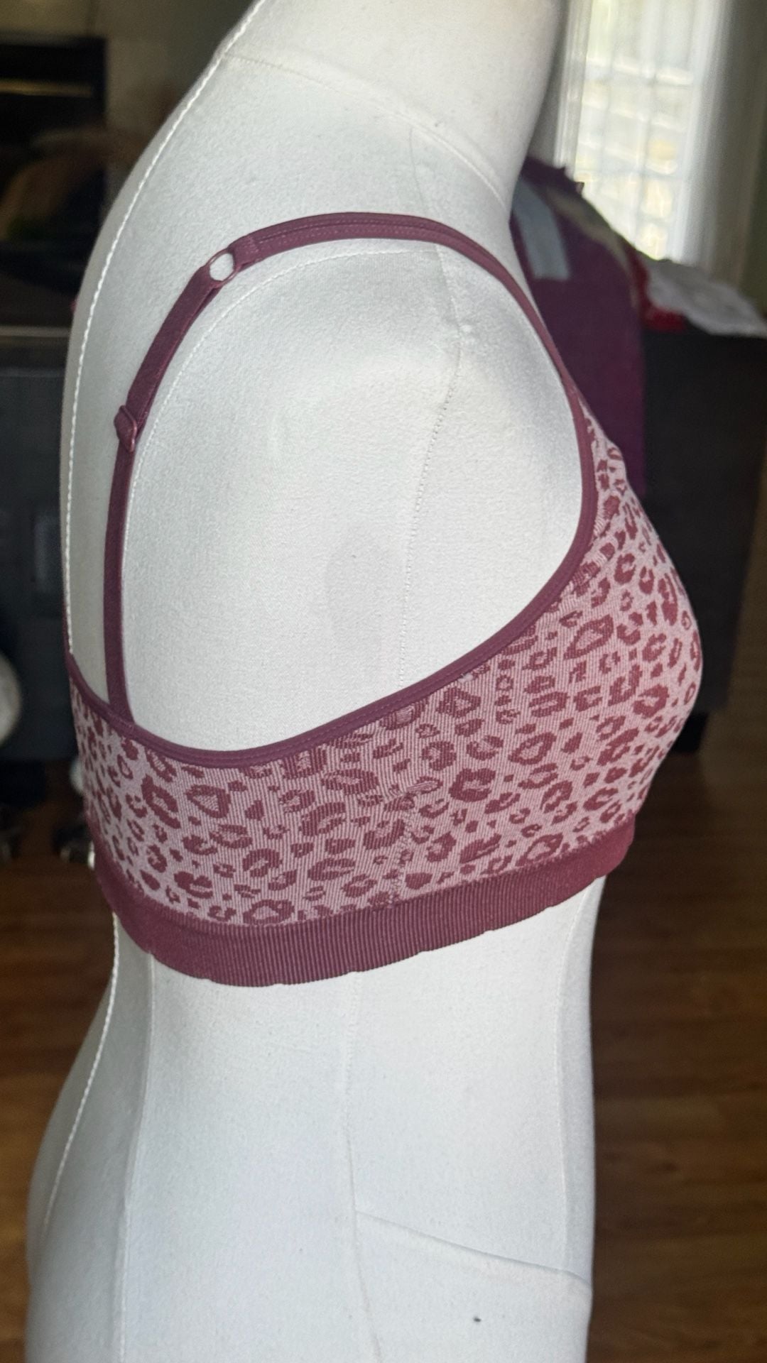 Kindly Yours Seamless V-Neck Leopard Print Bralette - Size Large 4