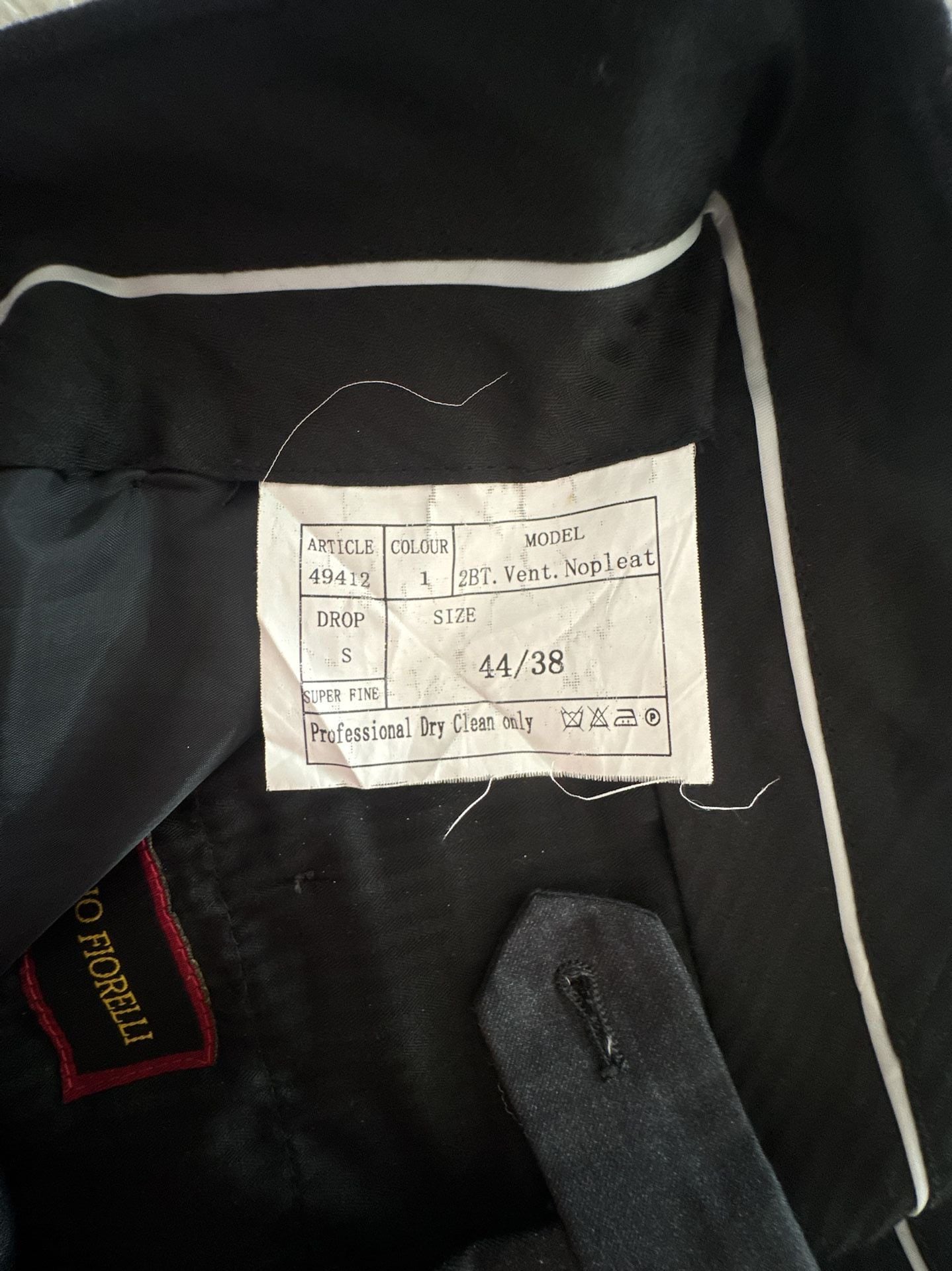 Giorgio Fiorelli Superlux Super Fine 150 Black Two-Button Suit (Size 44/38) 14