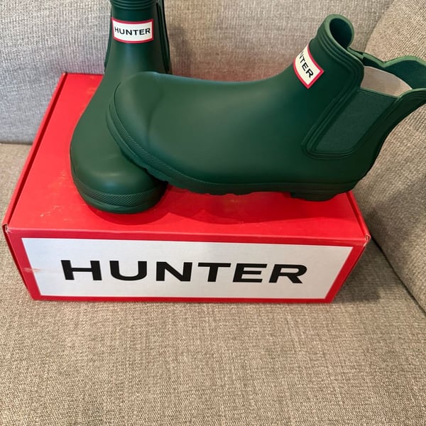 Hunter Women's Original Chelsea Rain Boot in Hunter Green size 6w