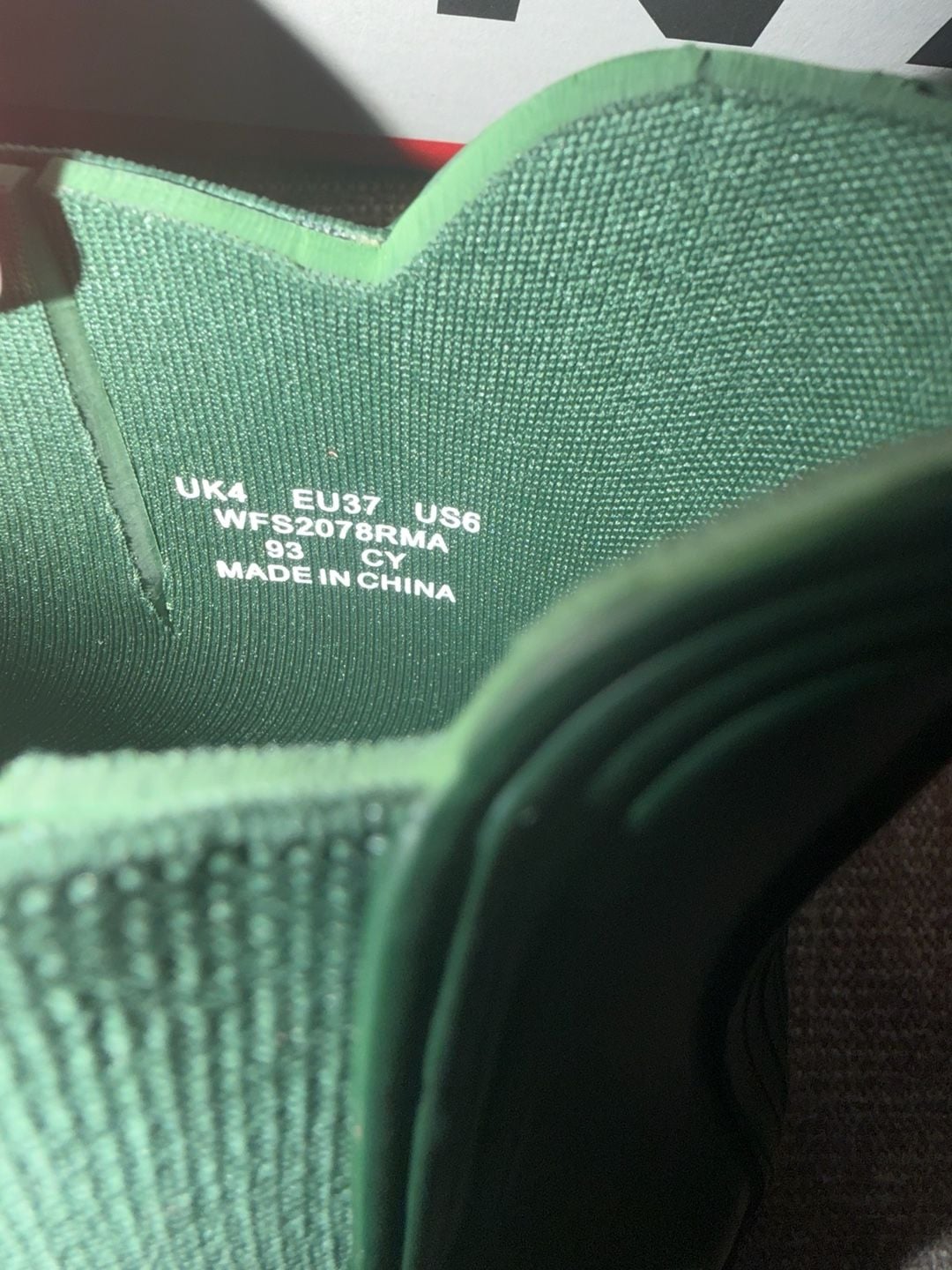 Hunter Women's Original Chelsea Rain Boot in Hunter Green size 6w 8