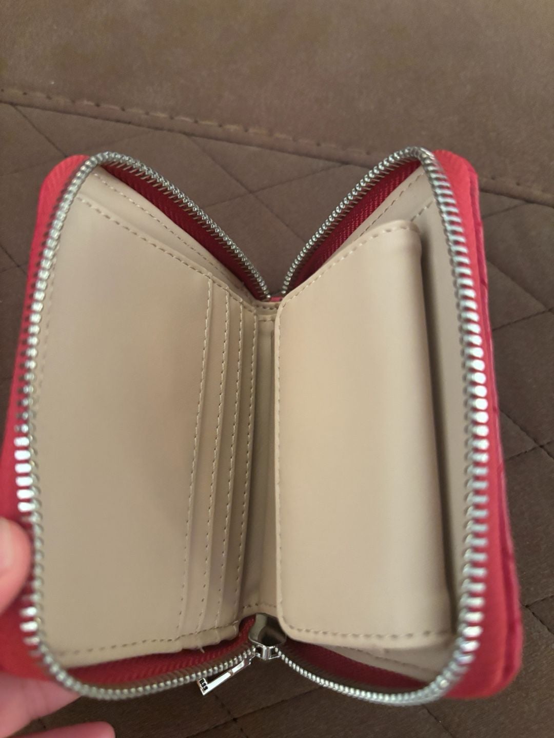 Purse Bundle Red Guess crossbody purse
Pink Bebe mini handbag with shoulder strap Matching red Guess wallet 13