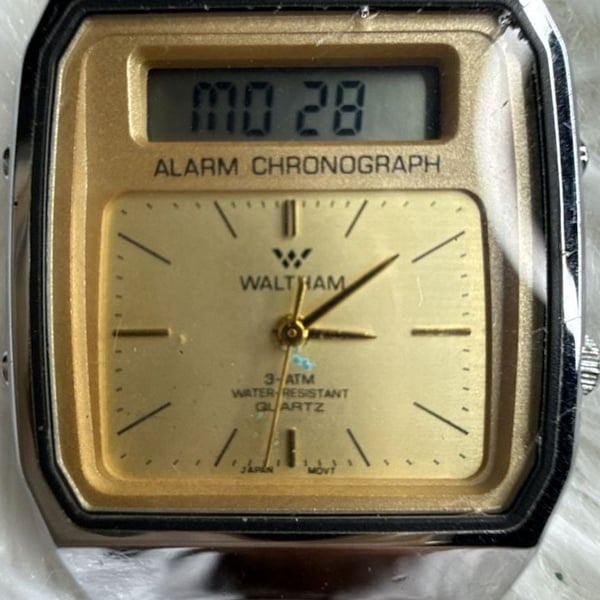 Vintage Waltham Alarm Chronograph Analog-Digital Quartz Watch XX002