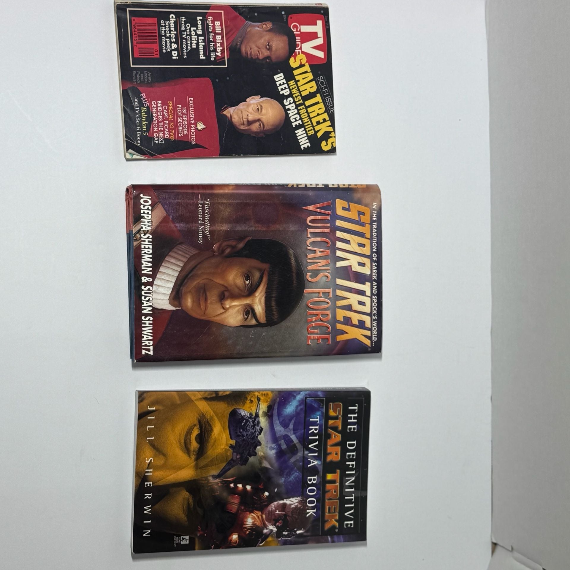 Lot of Vintage Star Trek Communicator Fan Club Magazines, books, calendar 15