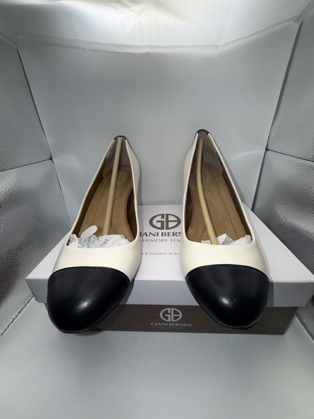 Giani Bernini RIYLAP Women's Colorblock Memory Foam Pumps White/Black Size 8.5M 4