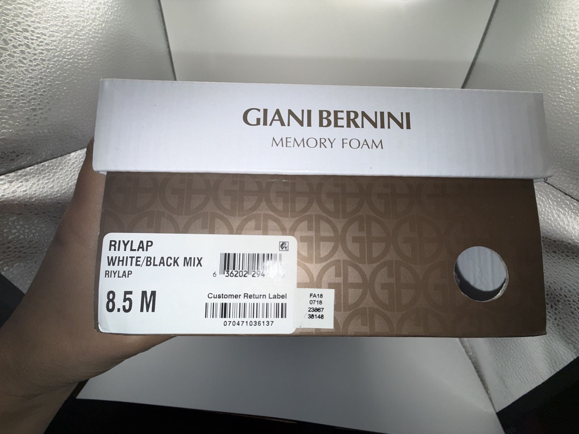 Giani Bernini RIYLAP Women's Colorblock Memory Foam Pumps White/Black Size 8.5M 9