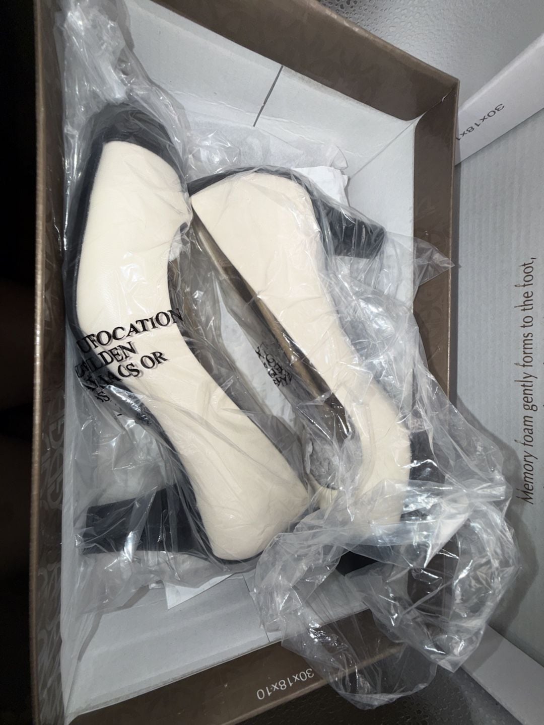 Giani Bernini RIYLAP Women's Colorblock Memory Foam Pumps White/Black Size 8.5M 10