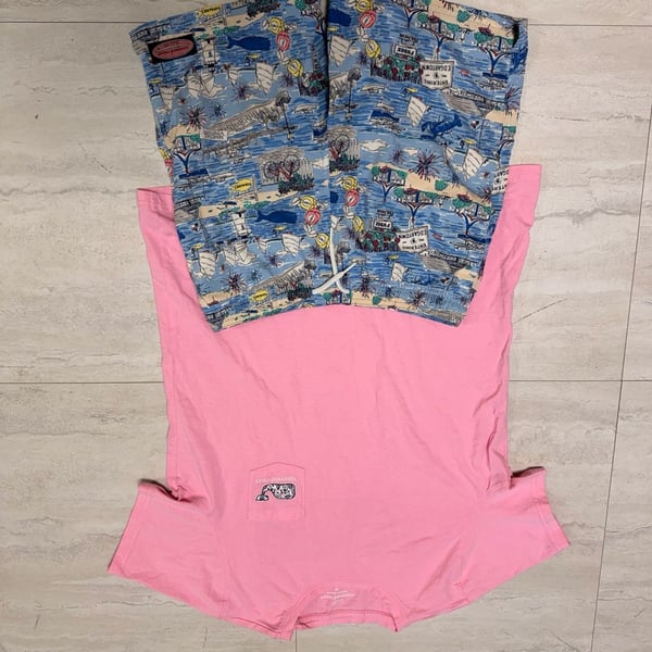 Vineyard Vines Men's Pink Whale Logo Pocket T-Shirt and Edgartown Print Swim Trunks Set