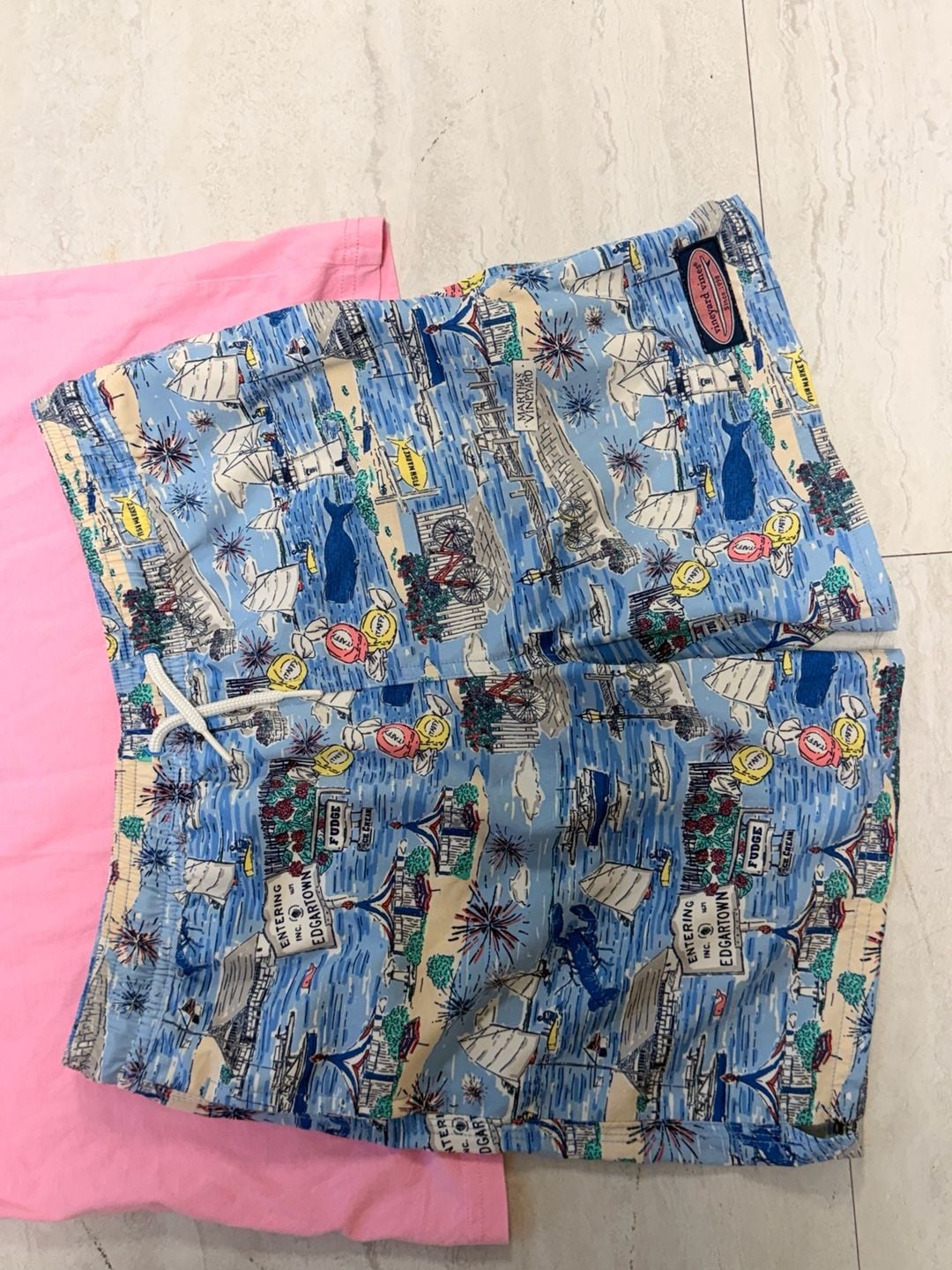 Vineyard Vines Men's Pink Whale Logo Pocket T-Shirt and Edgartown Print Swim Trunks Set 3