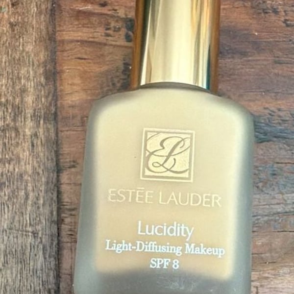 Estée Lauder Lucidity Light-Diffusing Makeup SPF 8, 04-Neutral Beige, 1 fl. oz.