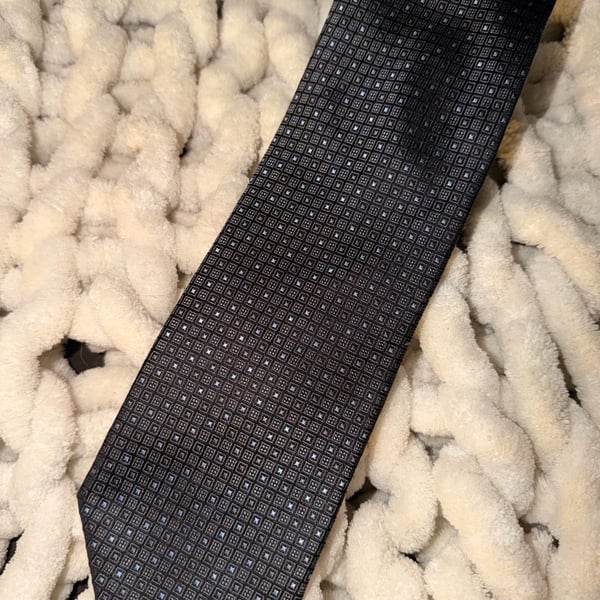 Bill Blass Black and Gray Geometric Pattern Silk Tie