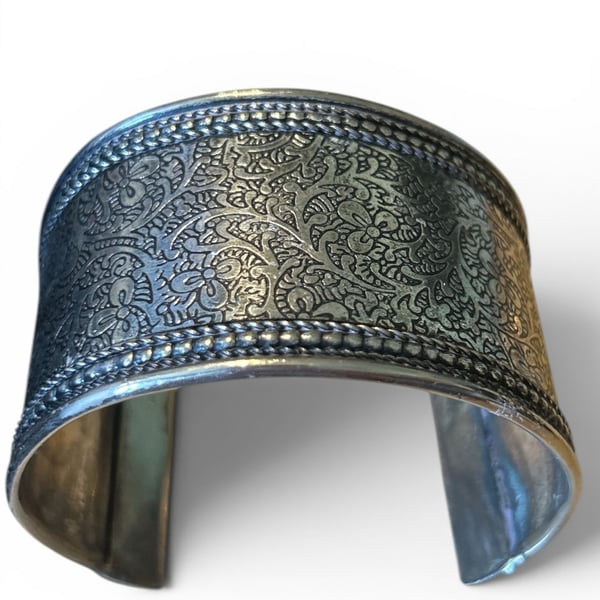 Beautiful vintage silver plated etched bracelet