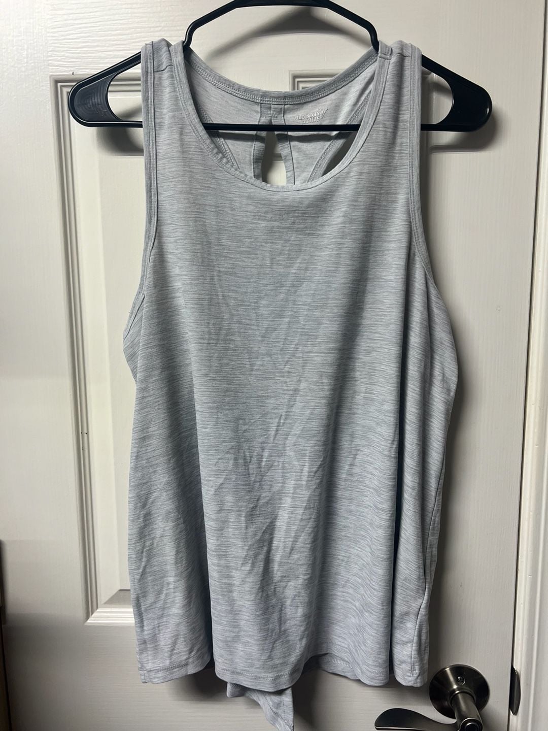 Old Navy Active Breathe On Women's Open-Back Yoga Tank Top Grey 2