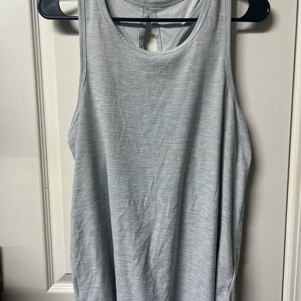 Old Navy Active Breathe On Women's Open-Back Yoga Tank Top Grey