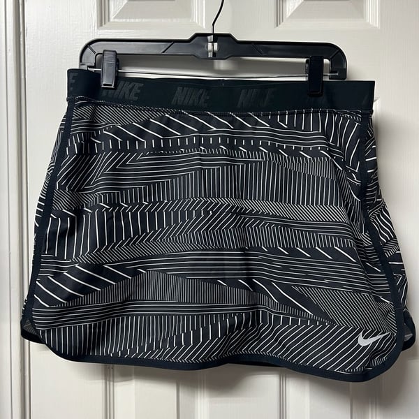 Nike Golf Women's Dri-FIT Geometric Pattern Athletic Skort with Built-in Shorts