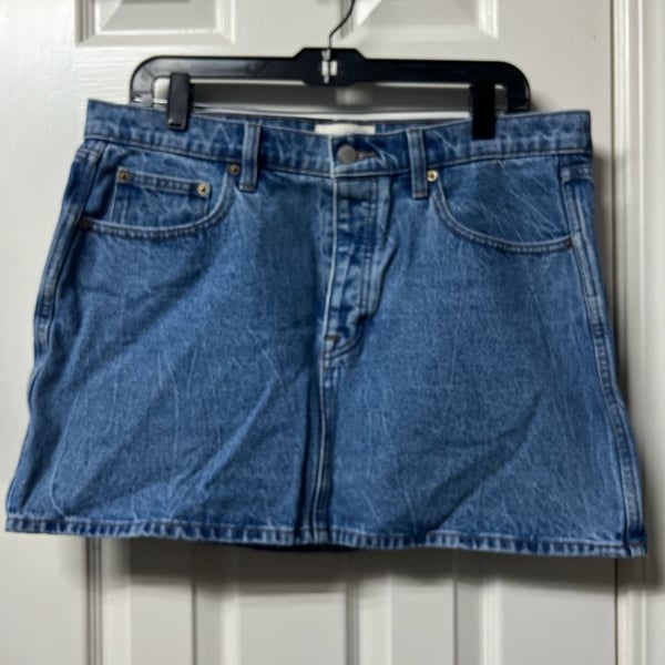 Universal Thread Women's Medium Wash Denim Mini Skirt Size 12