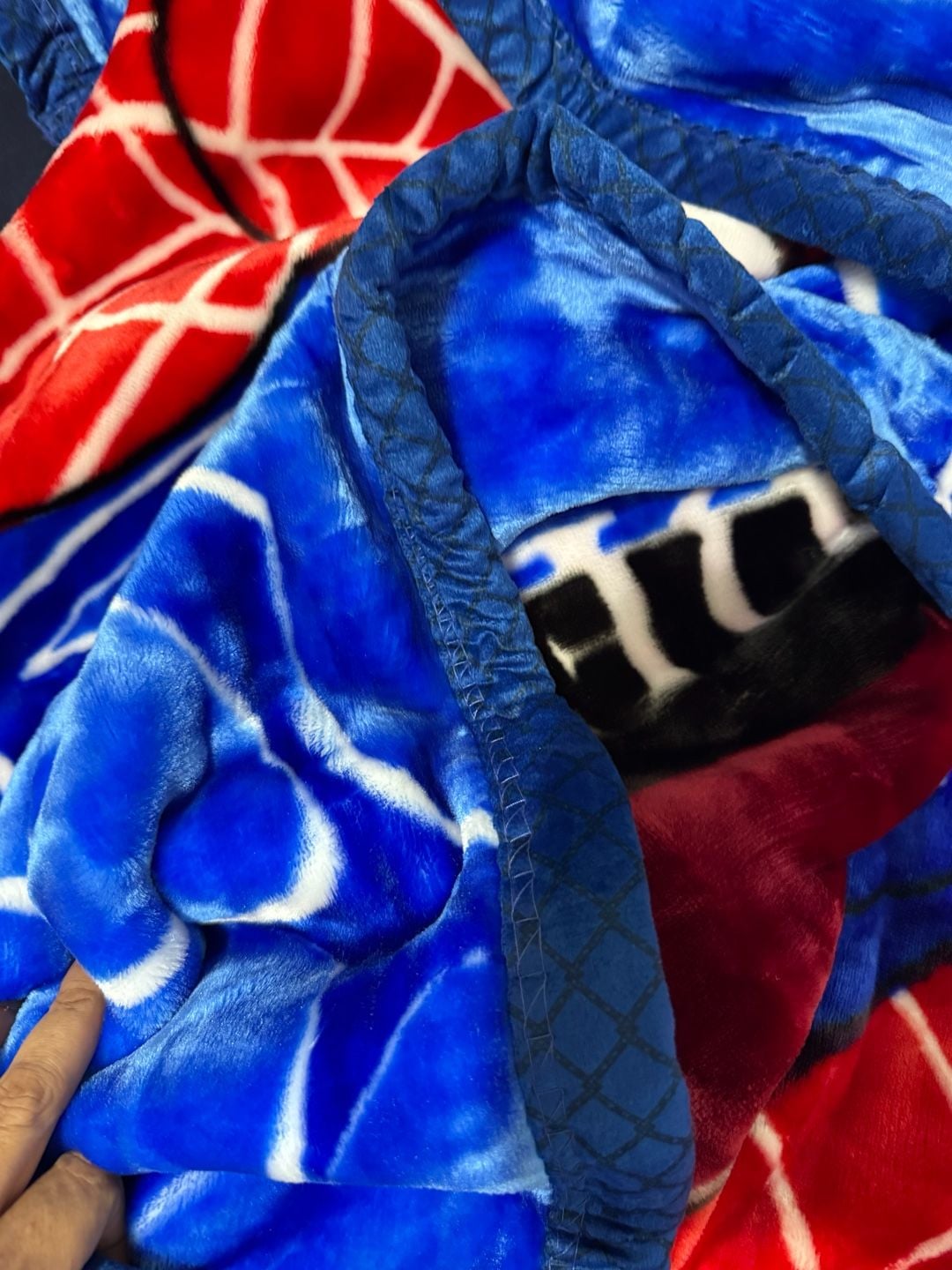 Spider-Man Twin Size Super Plush Blanket 4