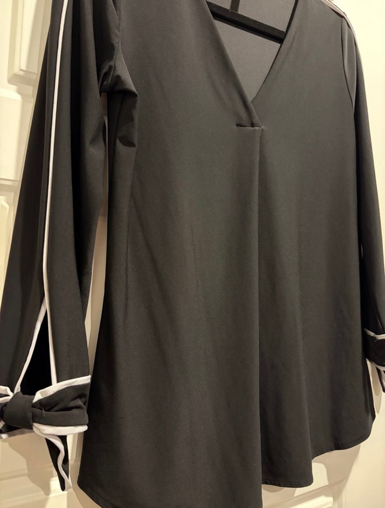 White House Black Market Bow-Cuff Contrast V-Neck Blouse 9