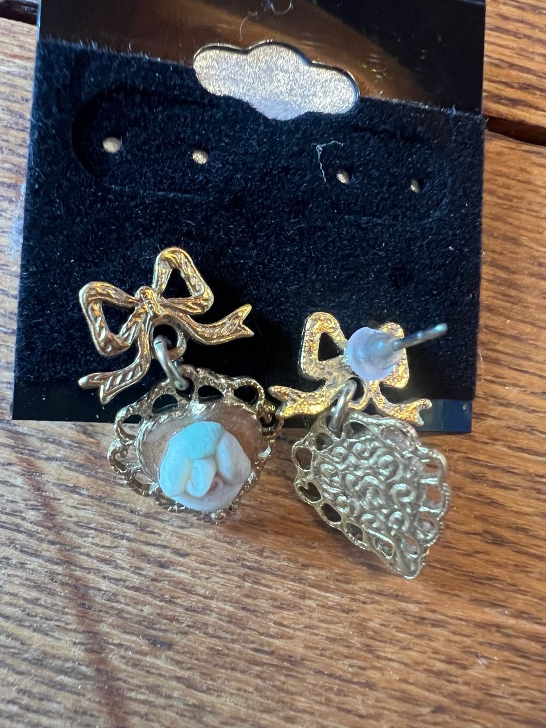 Vintage Gold-Tone Bow and Heart Drop Earrings with Floral Cameo Detail 3