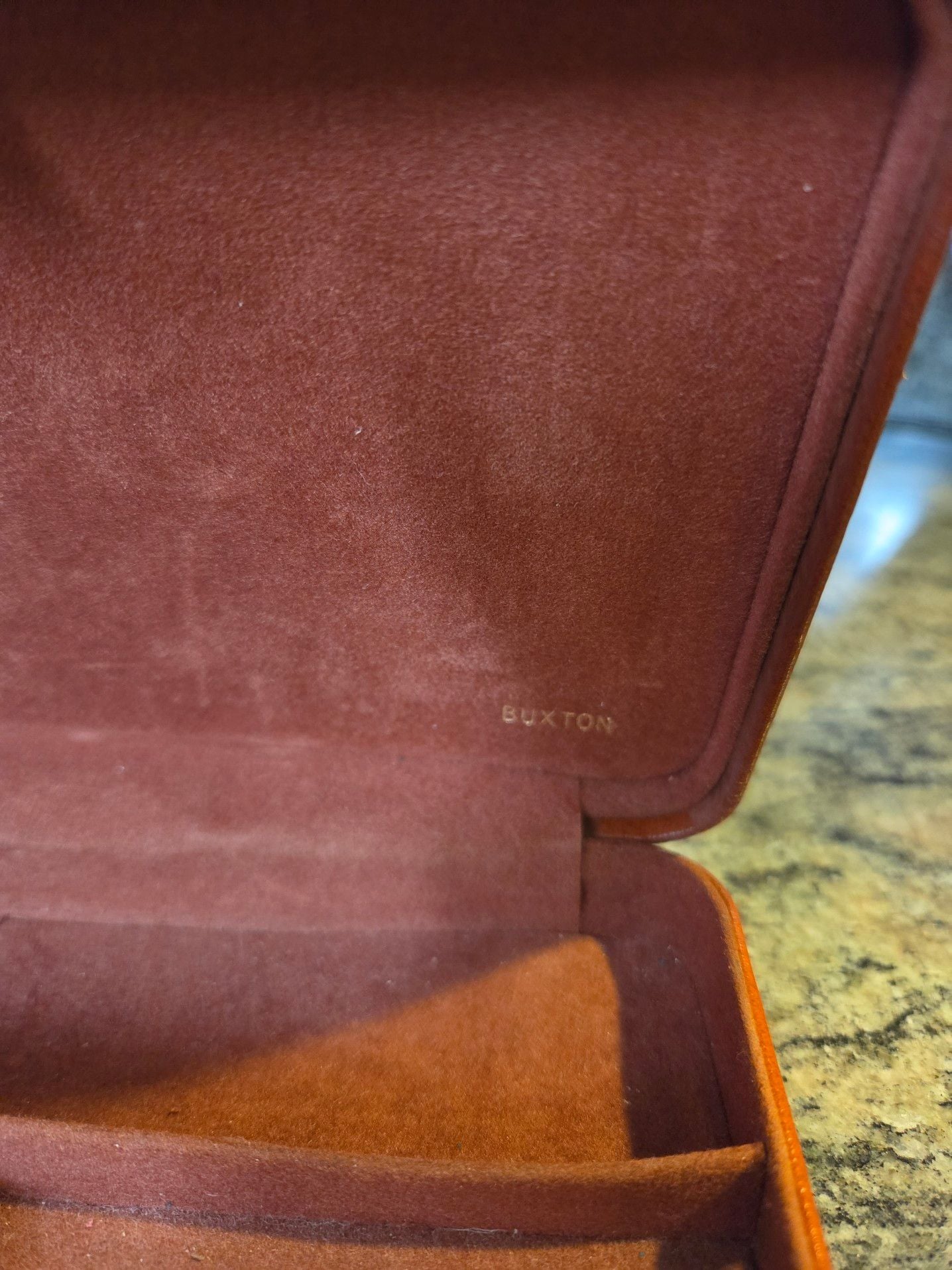 Vintage Buxton Saddle Cowhide Leather Travel Jewelry or Vanity Case 4