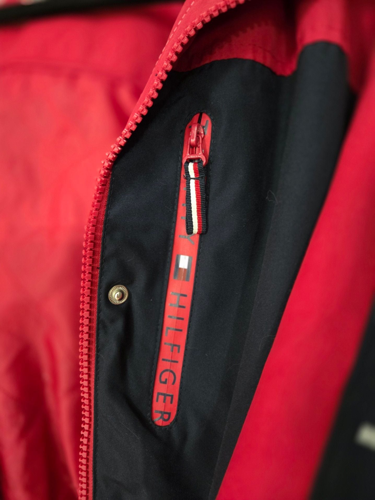 Tommy Hilfiger Women's 3-in-1 All Weather System Jacket in Red and Navy. Adjustable hood and hand cuffs, 2 zipper pockets and 2 zip-up sizes (see pic). 7
