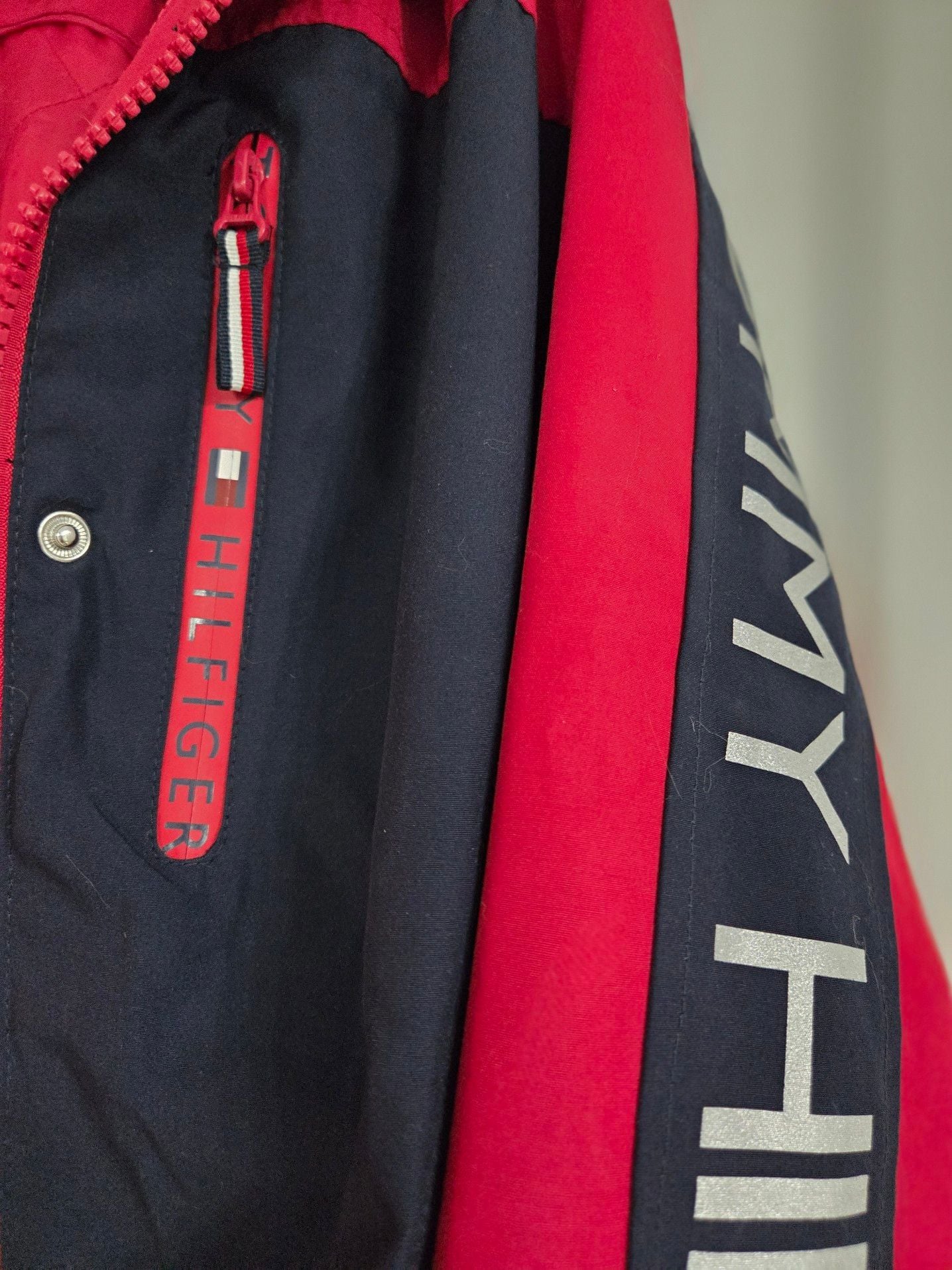 Tommy Hilfiger Women's 3-in-1 All Weather System Jacket in Red and Navy. Adjustable hood and hand cuffs, 2 zipper pockets and 2 zip-up sizes (see pic). 8