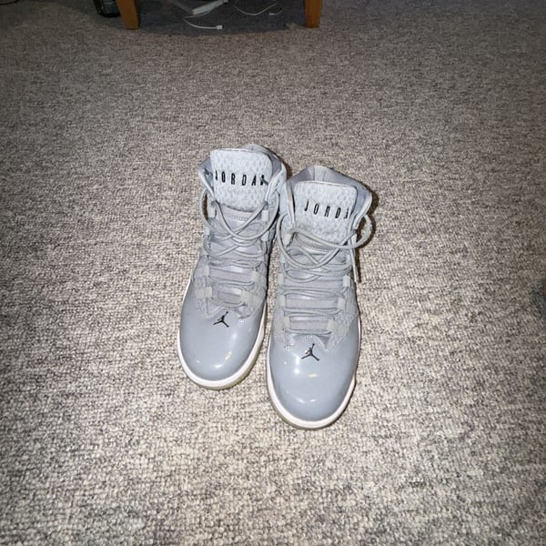 Size 13 Jordan Max Aura 'Cool Grey' Basketball Sneakers (AQ9084-010)