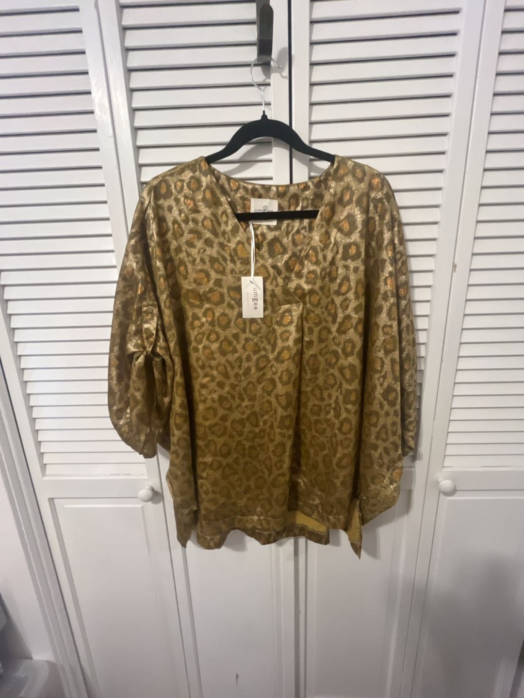 Umgee Metallic Leopard Print V-Neck Kimono Blouse 1