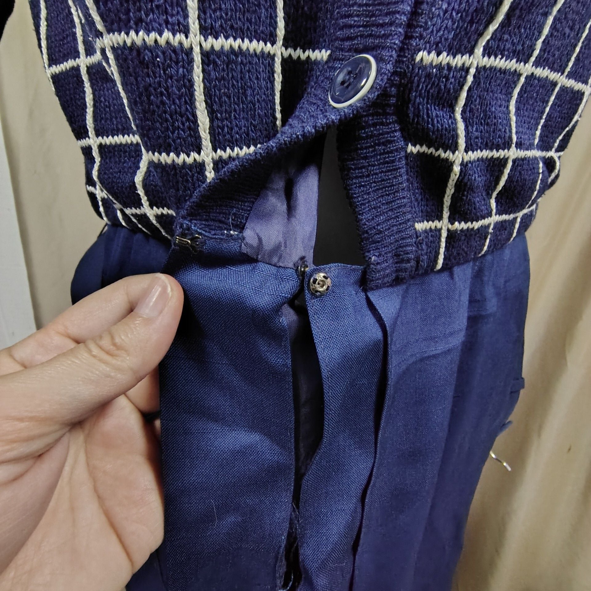 Vintage 1950s Dress Blue Windowpane Plaid Short Sleeve Set with Belt, size 6, Made in Hong Kong 14