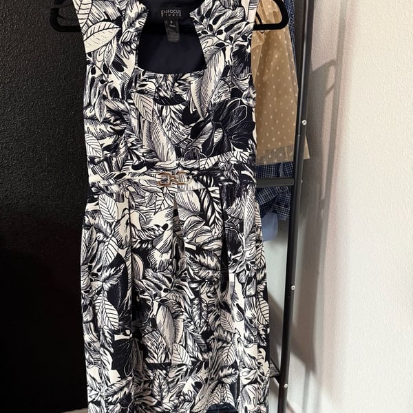 Enfocus Studio Women's Sleeveless Navy Blue and White Leaf Print Belted Dress Size 6