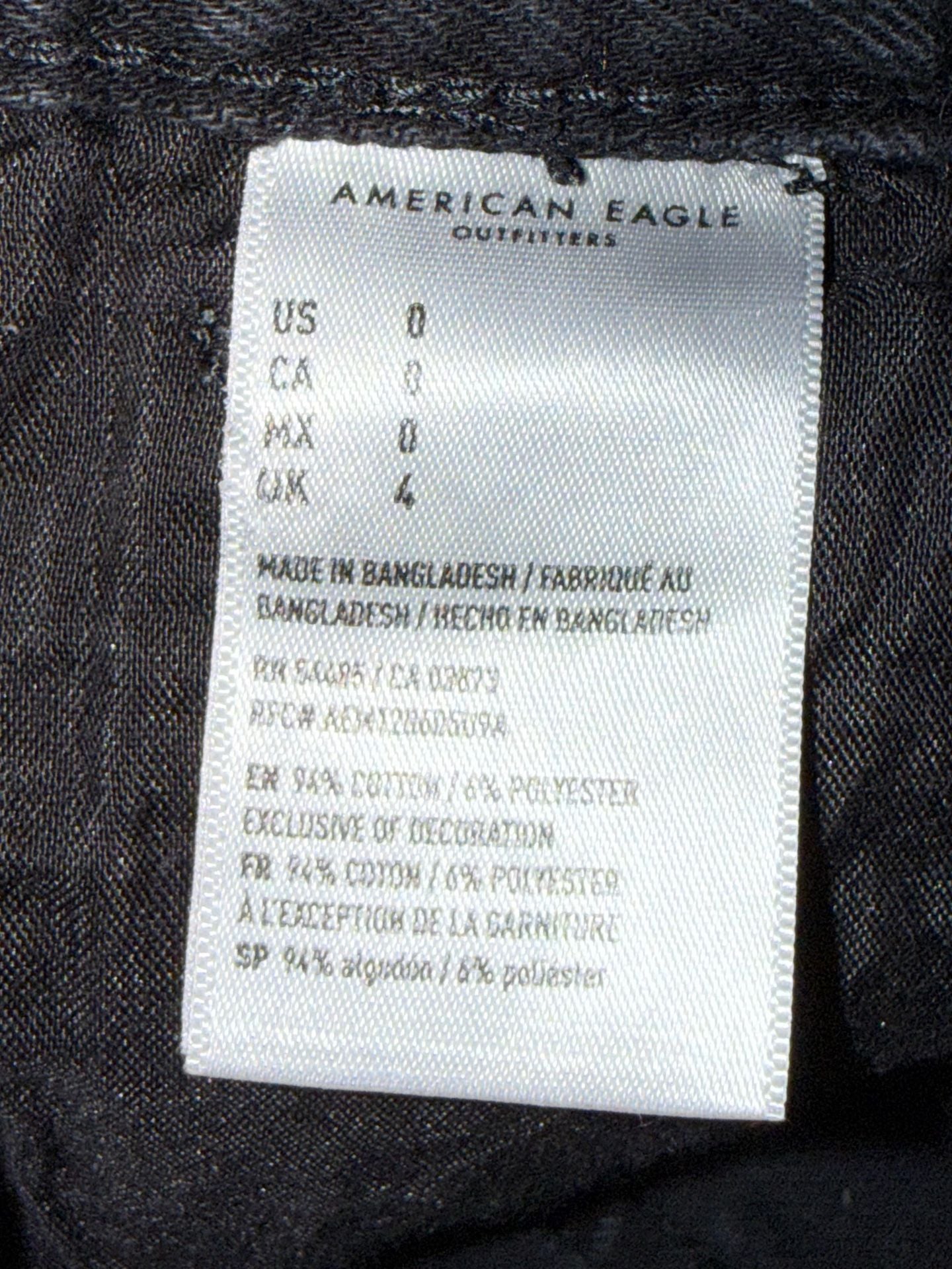 American Eagle Outfitters Women's Black Denim Ripped Frayed Hem Shorts Size 0 4