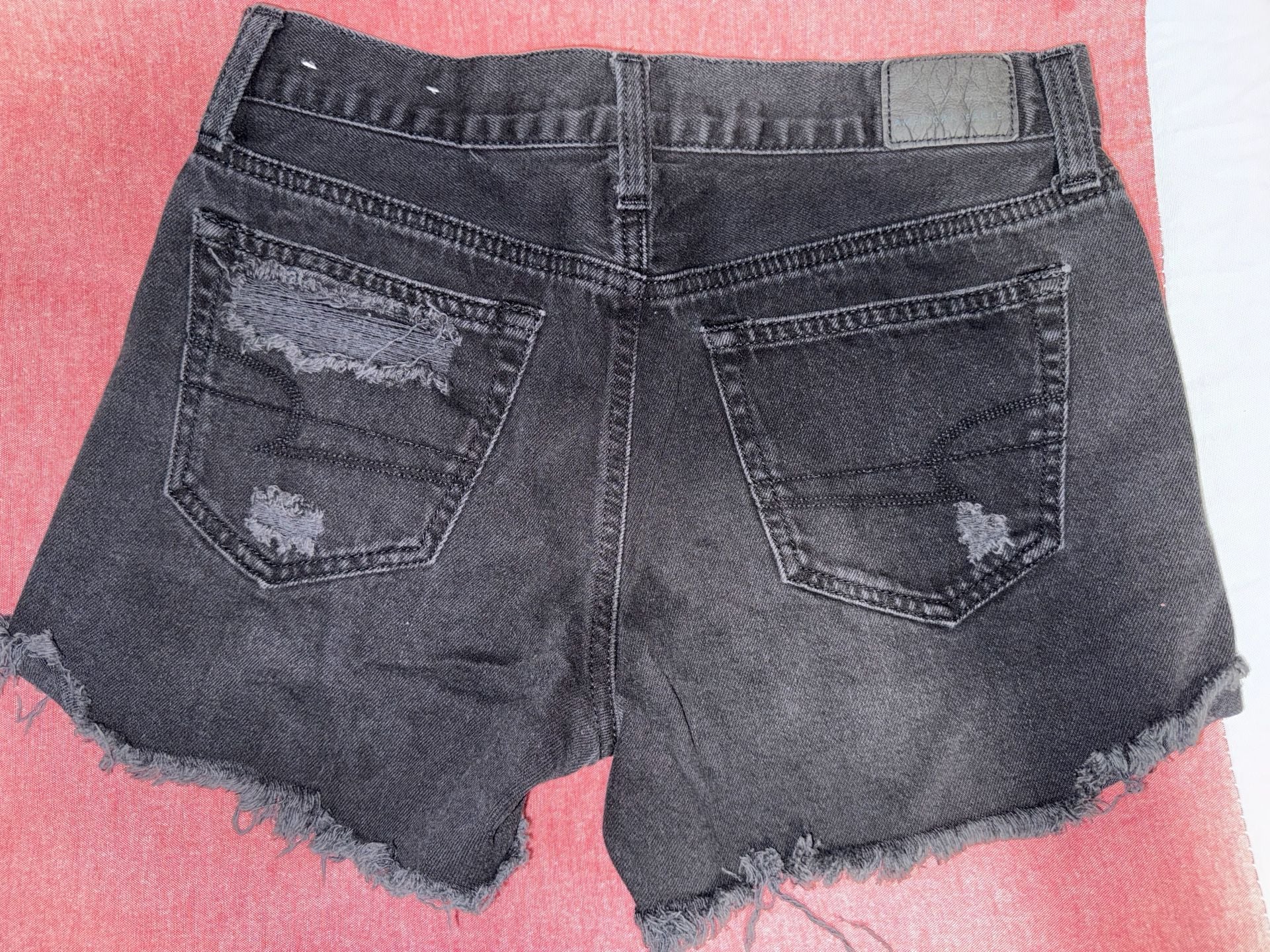 American Eagle Outfitters Women's Black Denim Ripped Frayed Hem Shorts Size 0 6