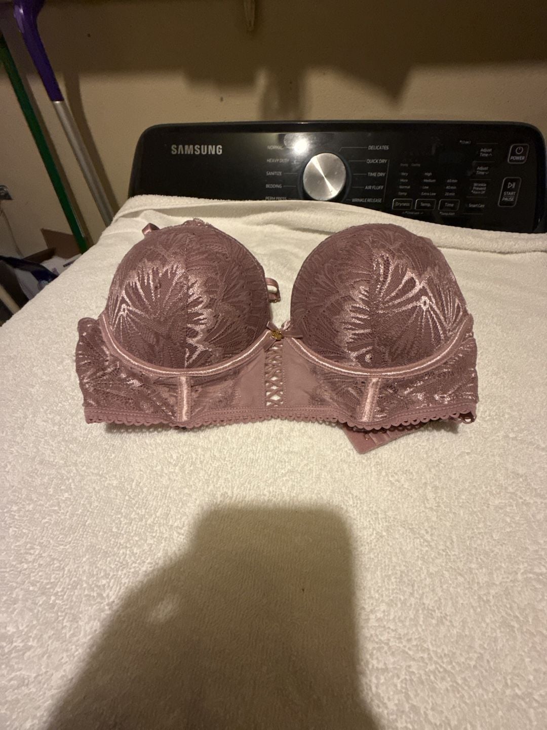 Daisy Fuentes Mauve Lace Padded Underwire Bra Size 36B 1