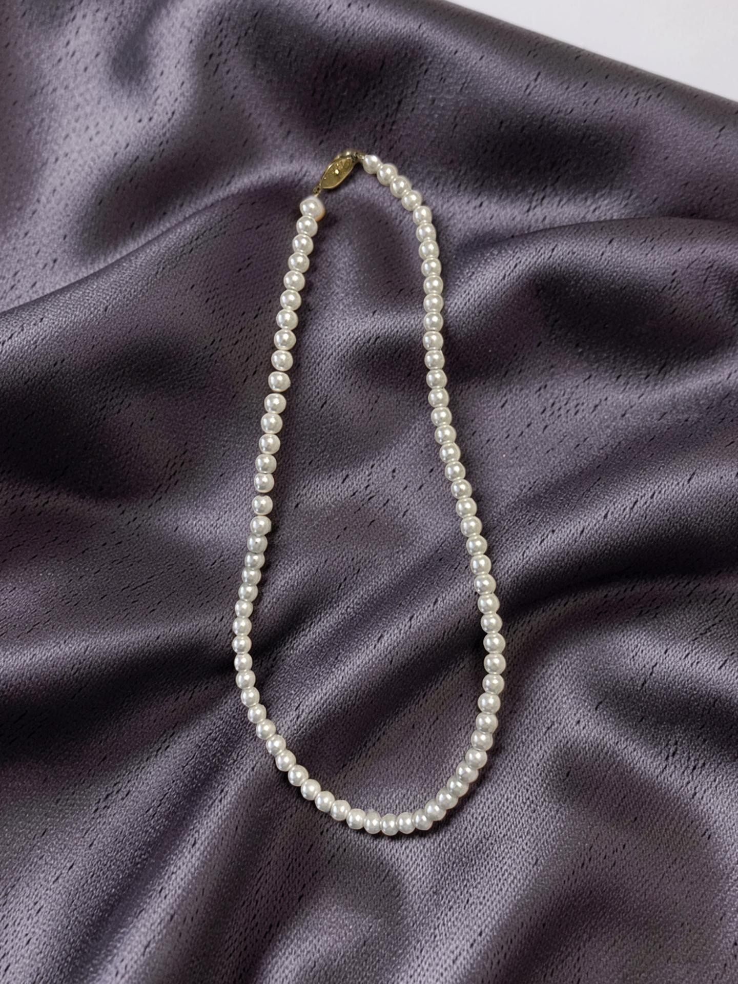 Vintage Single Strand Faux Pearl Necklace with Gold-Tone Barrel Clasp. 8” 1