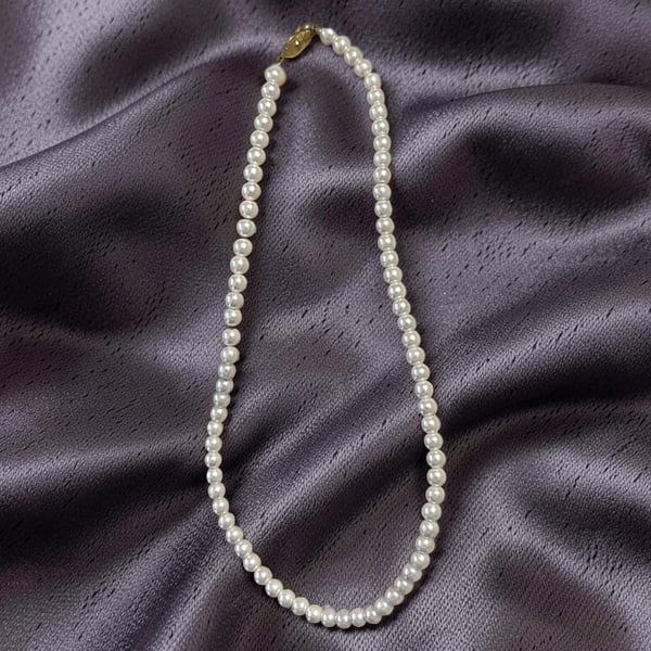 Vintage Single Strand Faux Pearl Necklace with Gold-Tone Barrel Clasp. 8”